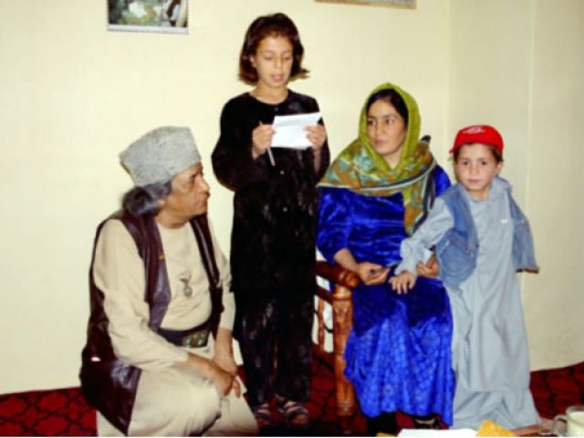 R. Nadjafi, Rokier mit ihrer Familie