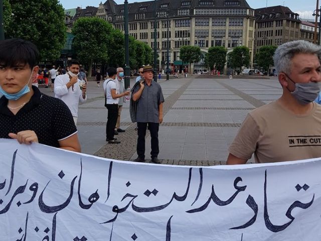 Protest gegen den Friedensvertrag