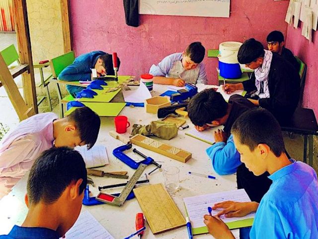 FROHE WEIHNACHTEN trotz STRASSENKINDER – PROJEKT IN NOT !